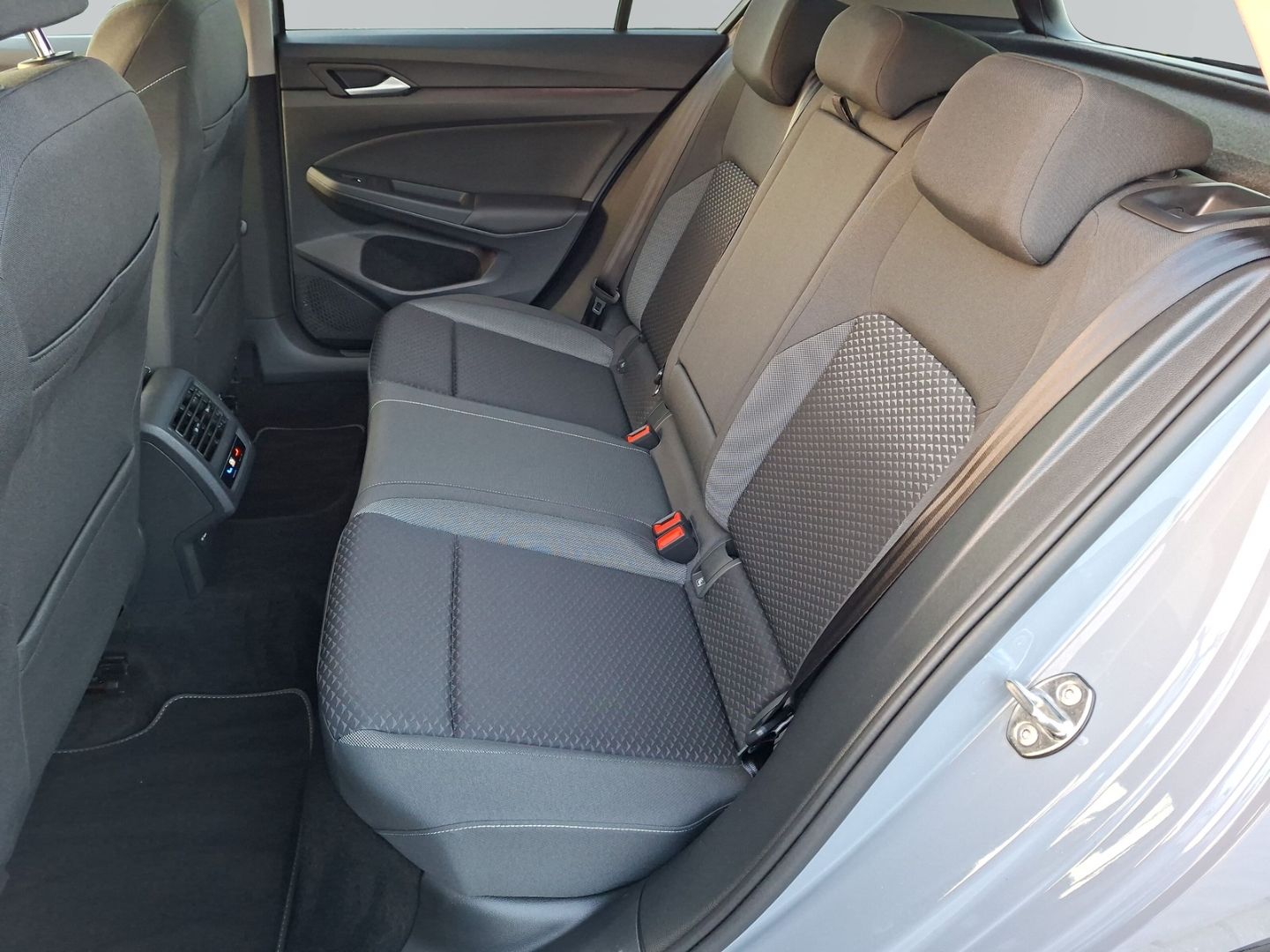 Golf VIII 1.5 eTSI DSG Active *Pano*Garantie*