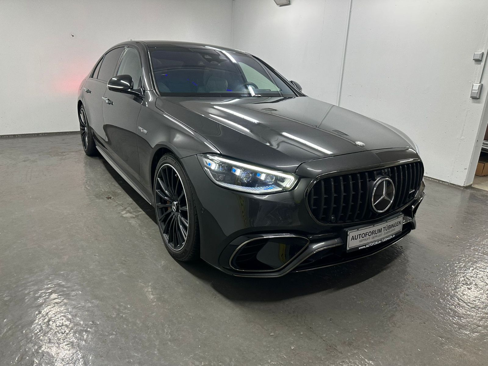Fahrzeugabbildung Mercedes-Benz S 63 E Performance L *KERAMIK*TV*PANO*