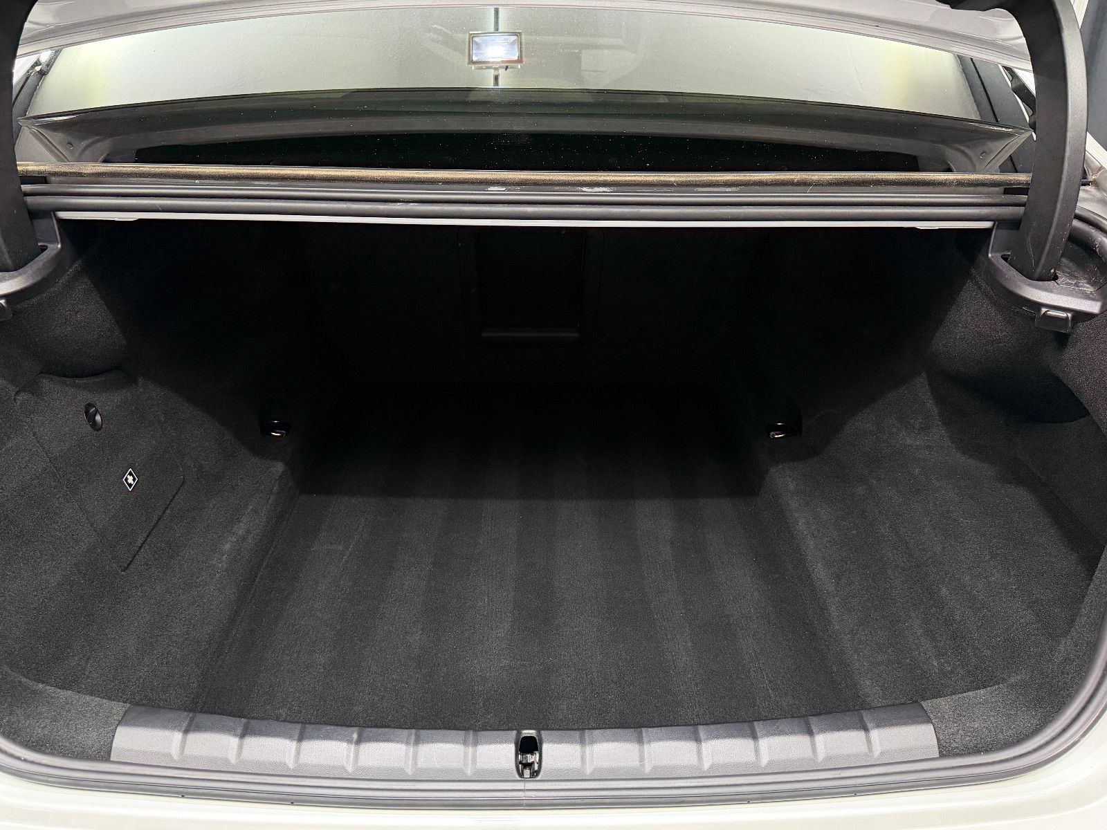 Fahrzeugabbildung BMW M760 e xDrive M-SPORT|TV|B&W|SKY-LOUNGE|MEGAVOLL