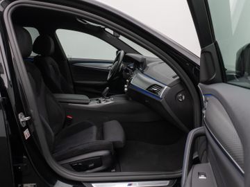 Fahrzeugabbildung BMW 520i Tour M Sport AHK HUD HI-FI  Kamera