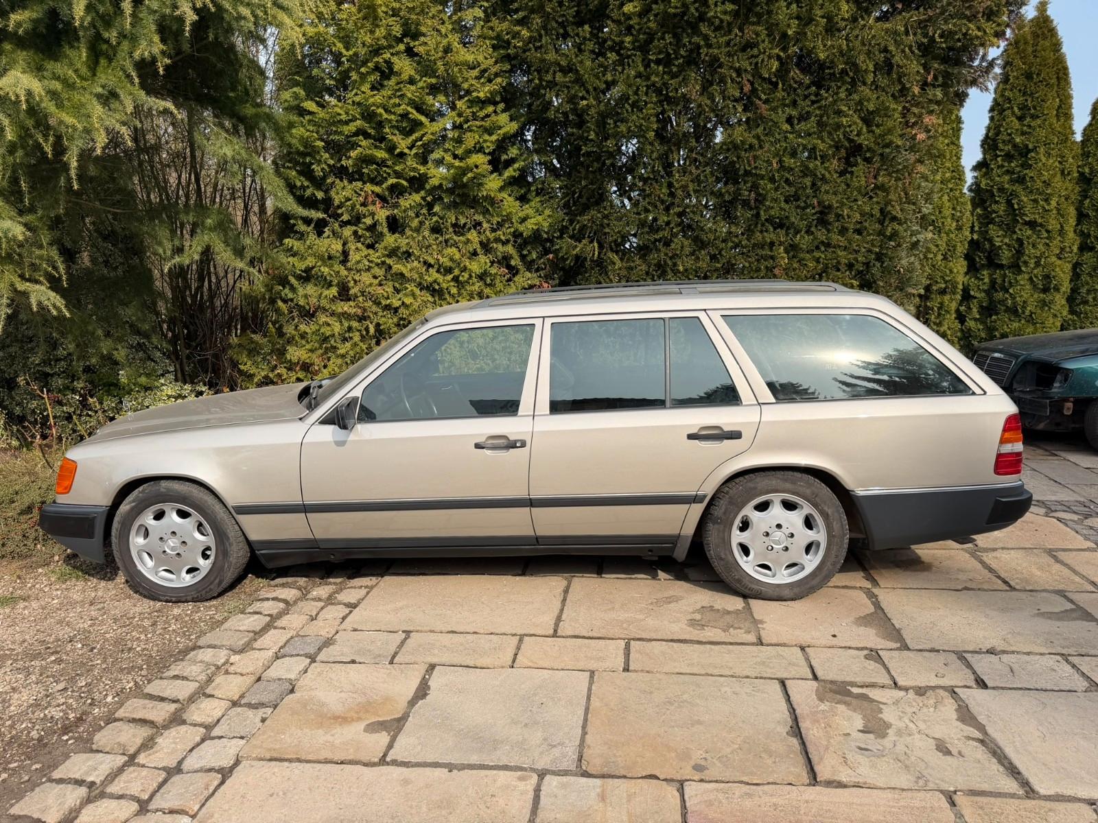 MERCEDES-BENZ 300 TD W124 109 CH BVA - 2ème MAIN - TOIT OUVRANT - 88000 km