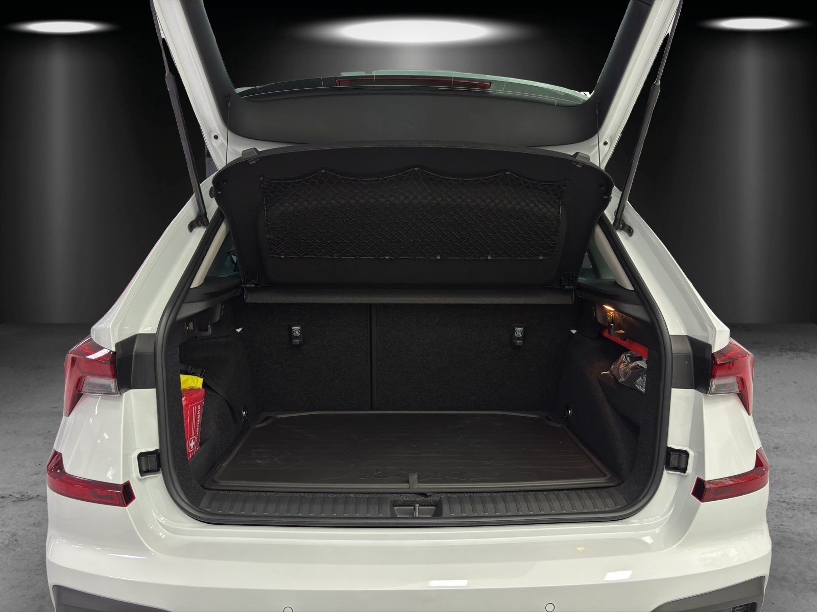 Fahrzeugabbildung SKODA Kamiq Tour 1,0 TSI 70 kW