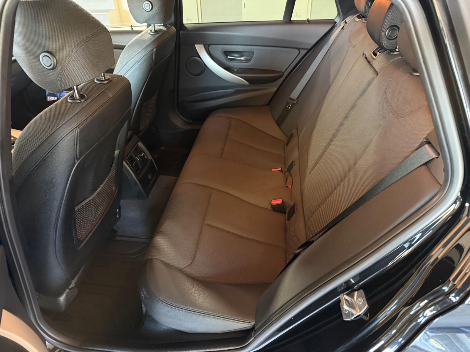 BMW 320i Touring Advantage LED/Memory/HUD/Pano/ACC