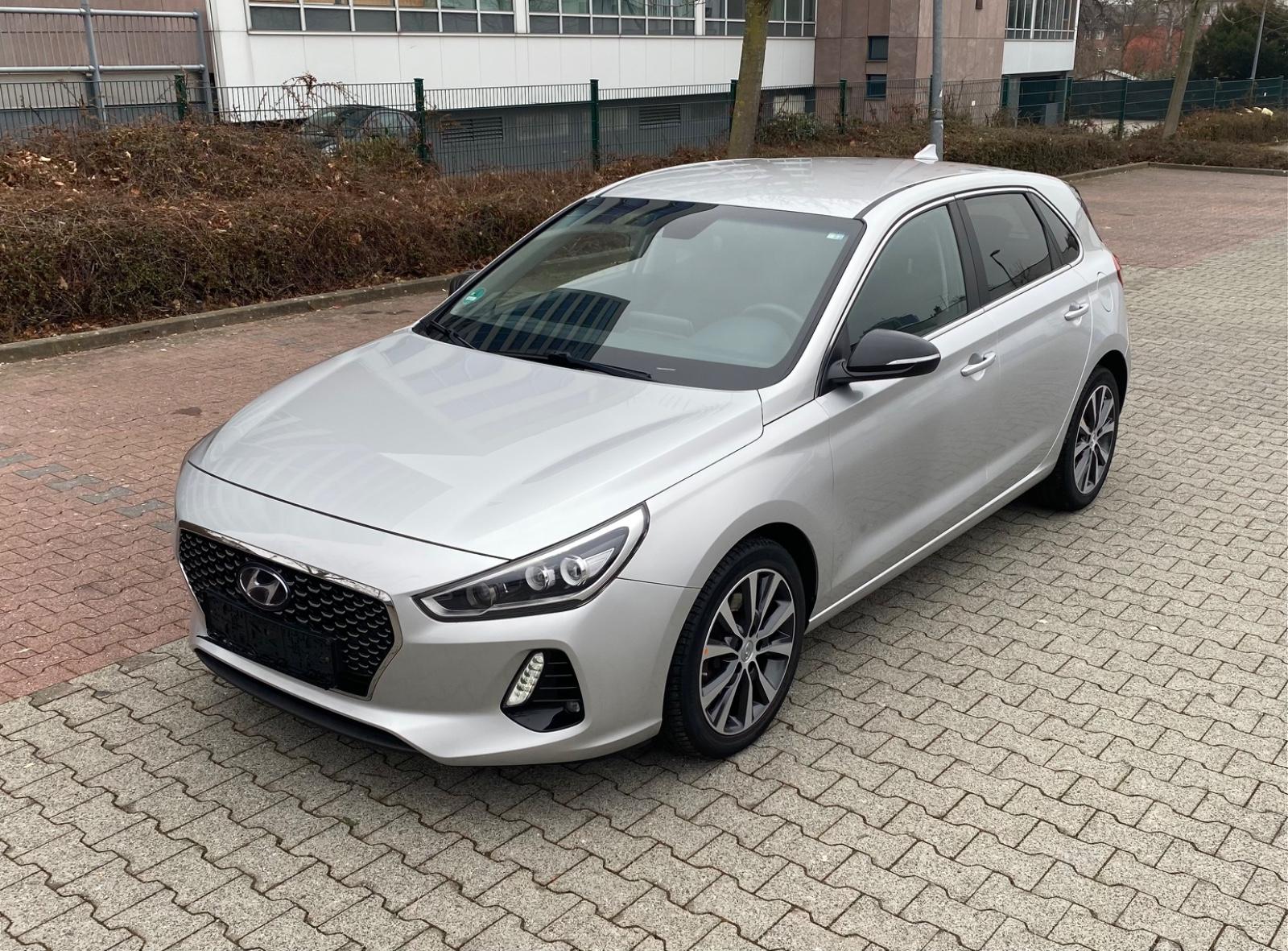 Hyundai i30 1.0 T-GDI/Kamera/Navi