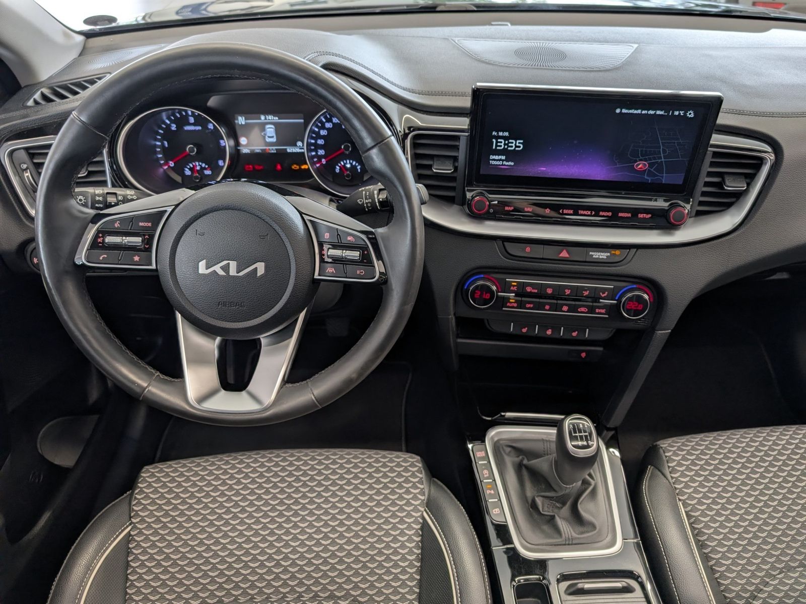 KIA XCeed 1.6D 48V Spirit Xclusive Glasdach – Bild 19
