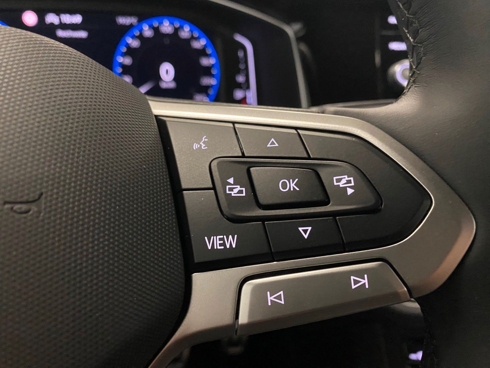 Fahrzeugabbildung Volkswagen Taigo 1.5 TSI OPF DSG R-Line+ MATRIX LED+ACC+18"