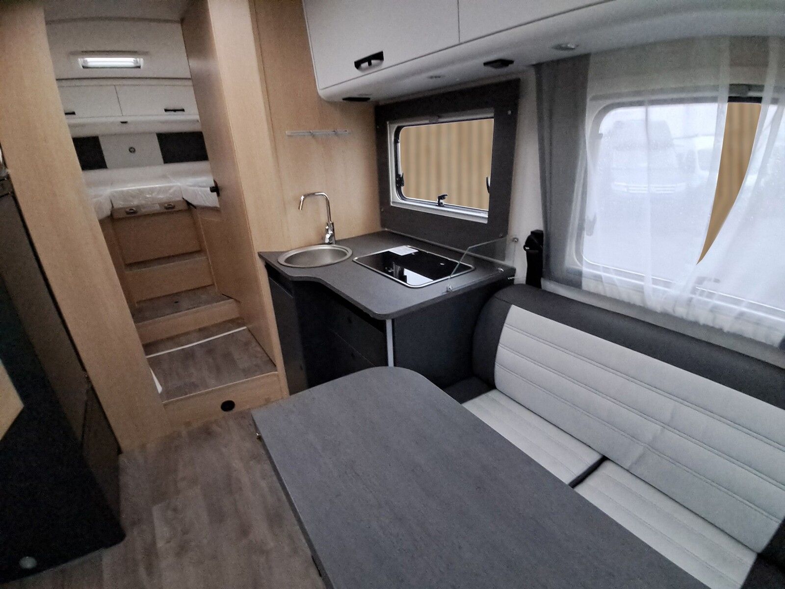 Fahrzeugabbildung Sunlight Adventure T 68C Automatik, Dörr Edition, TV