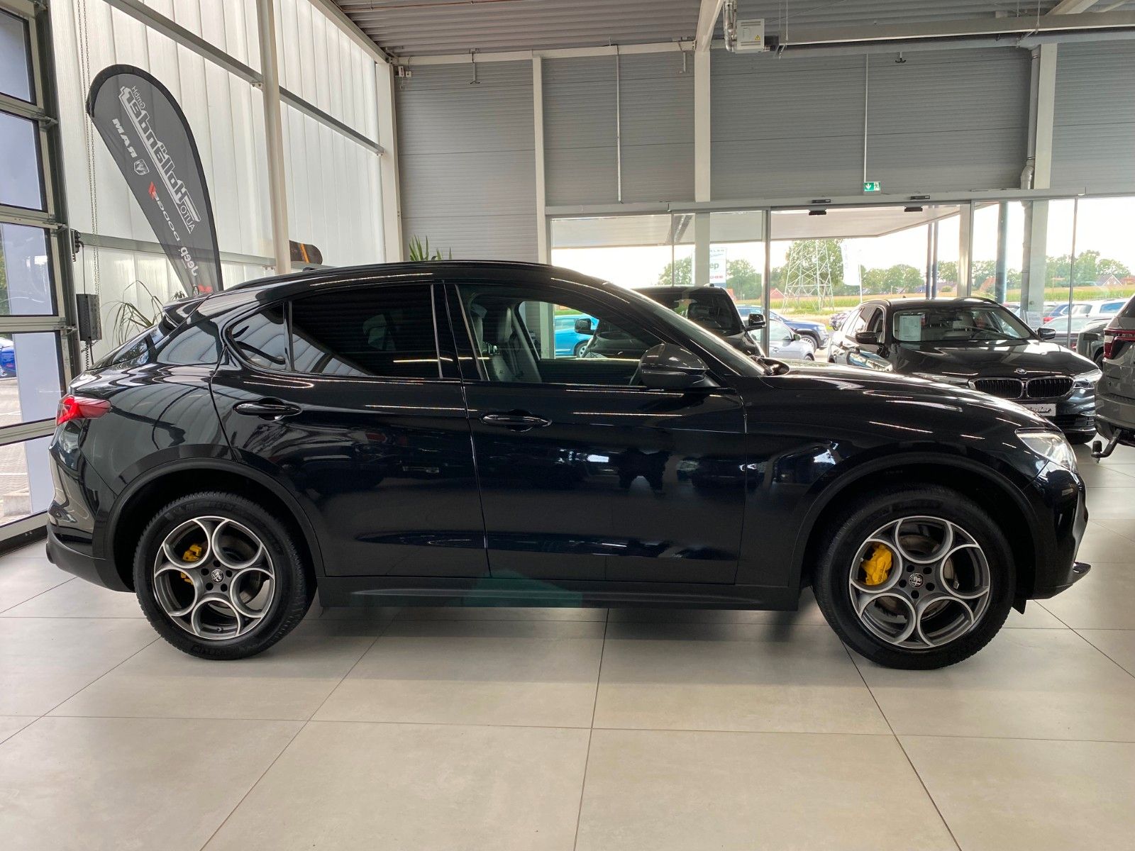 Fahrzeugabbildung Alfa Romeo Stelvio 2.0 T B-Tech Q4 "AHK ACC DAB"