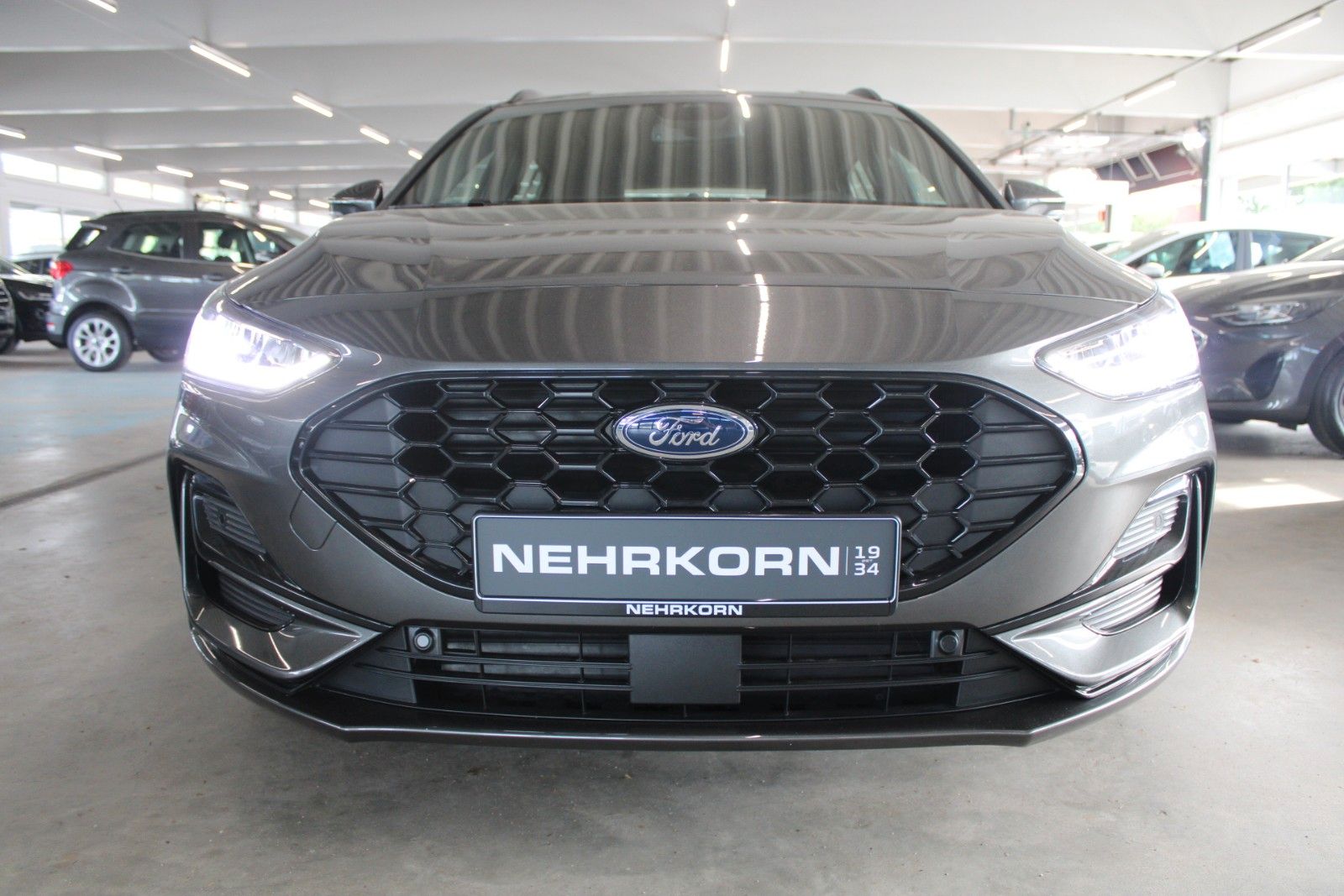 Fahrzeugabbildung Ford Focus ST-Line Aut. LED AHK ACC B&O WinterPak uvm