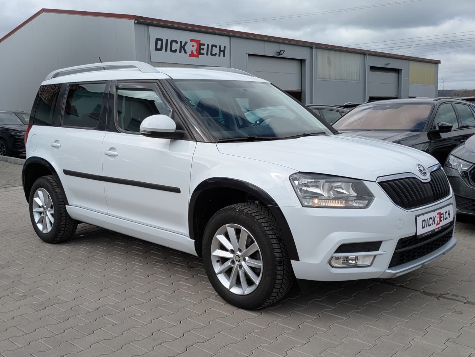 Fahrzeugabbildung SKODA Yeti 2.0 TDI Ambition 4x4 AHK*TEMP*PDC*SHZ