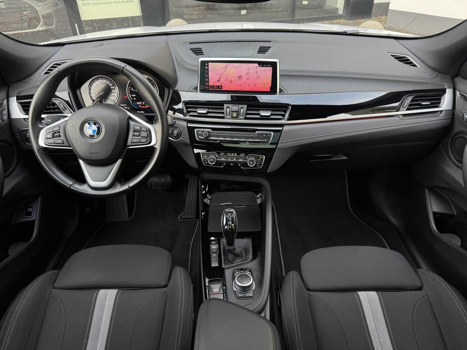 BMW X2 sDrive20i LED Aut. Pano Navi PA PDC Shz DAB