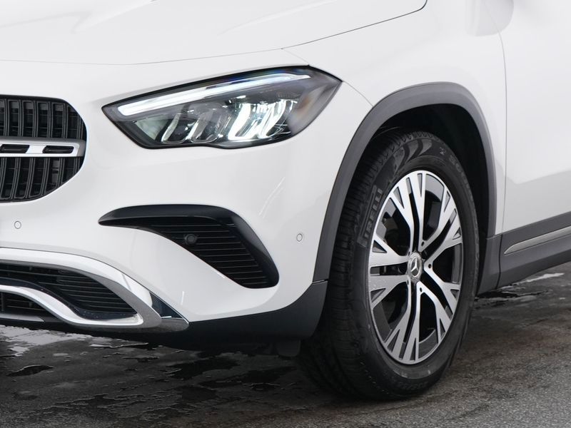 Fahrzeugabbildung Mercedes-Benz GLA 200 Progressive AHK+Pano+CarPlay+Kam+EasyPac