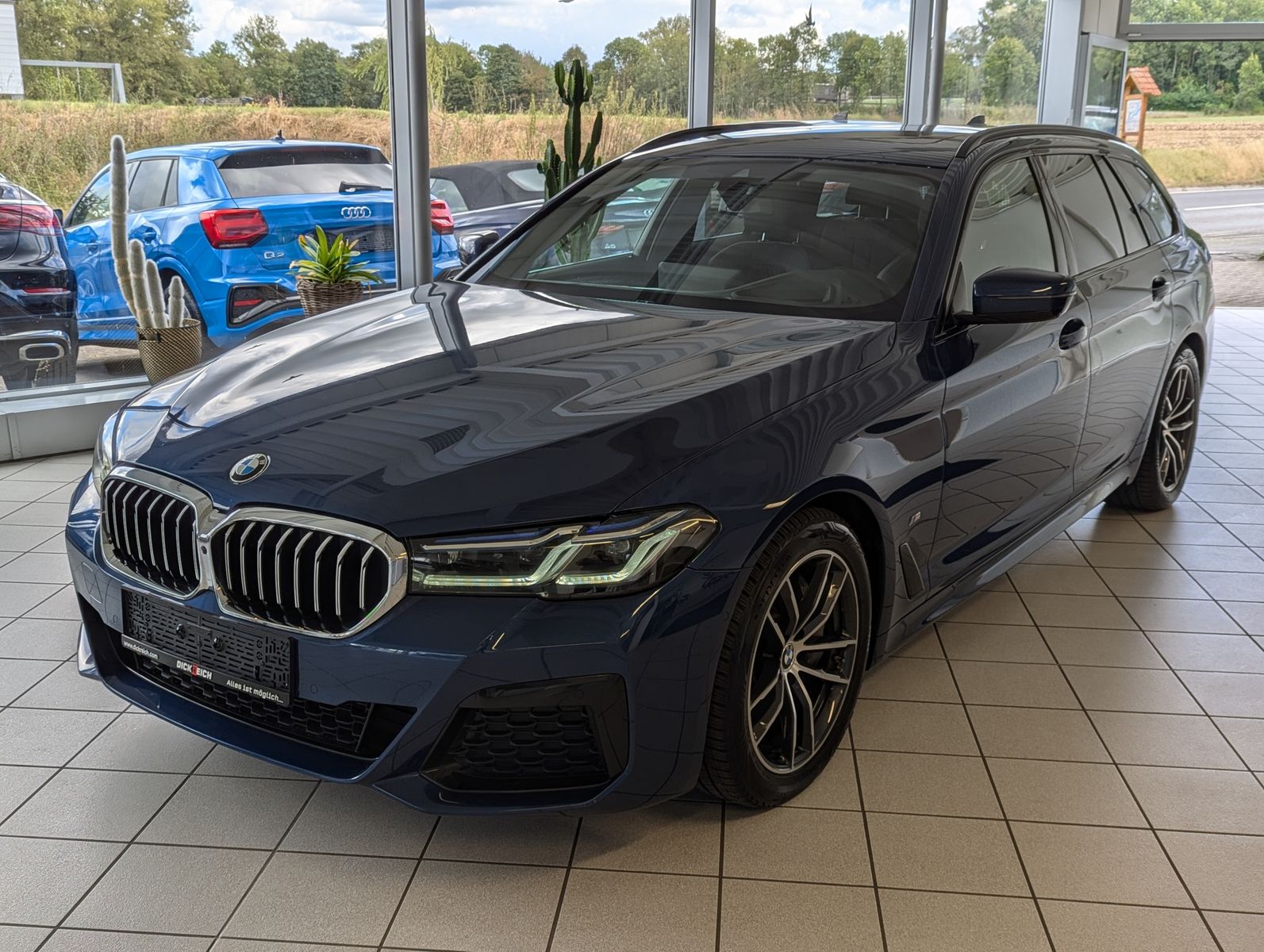 Fahrzeugabbildung BMW 530 d M-Sport Laser HUD Pano Innovation 360"