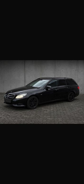 Image of Mercedes-Benz E 220