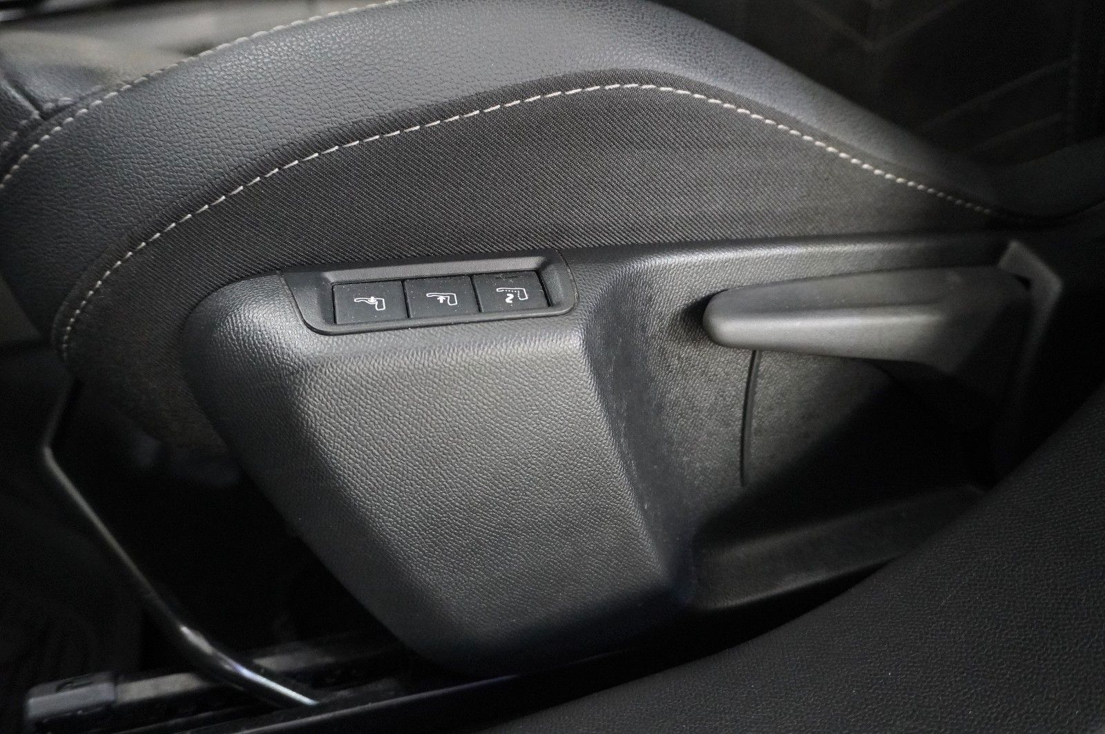 Fahrzeugabbildung Opel Mokka 1.2T ULTIMATE NAVI/LED/KAMERA/SPORT/SH/DAB