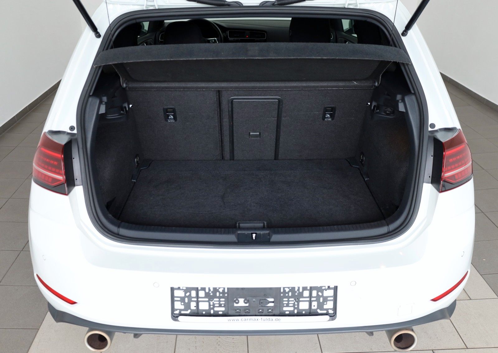 Fahrzeugabbildung Volkswagen Golf VII Lim. GTI Performance Navi,LED,SH,ACC