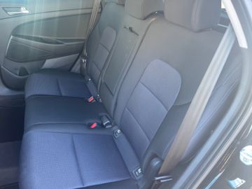 Fahrzeugabbildung Hyundai Tucson 1.6 T-GDI 7-DCT Navi KLIMAAUTOMATIK SHZ