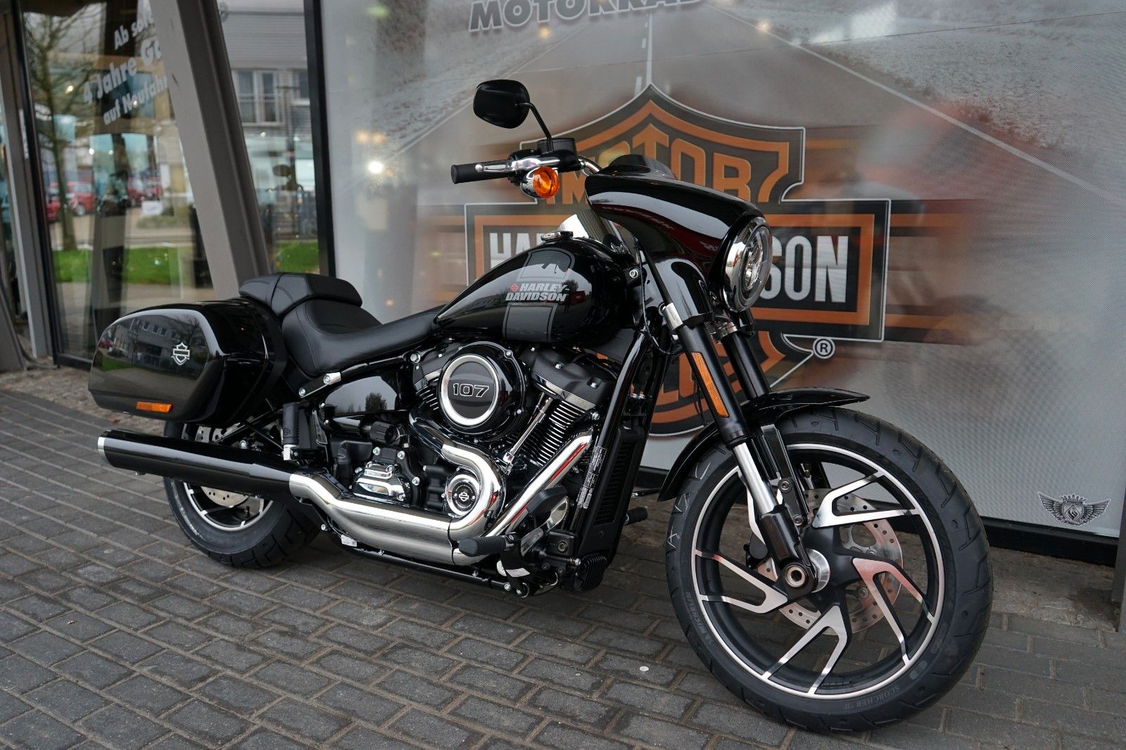 Fahrzeugabbildung Harley-Davidson Softail Sport Glide 107 Sofort Verfügbar 2024