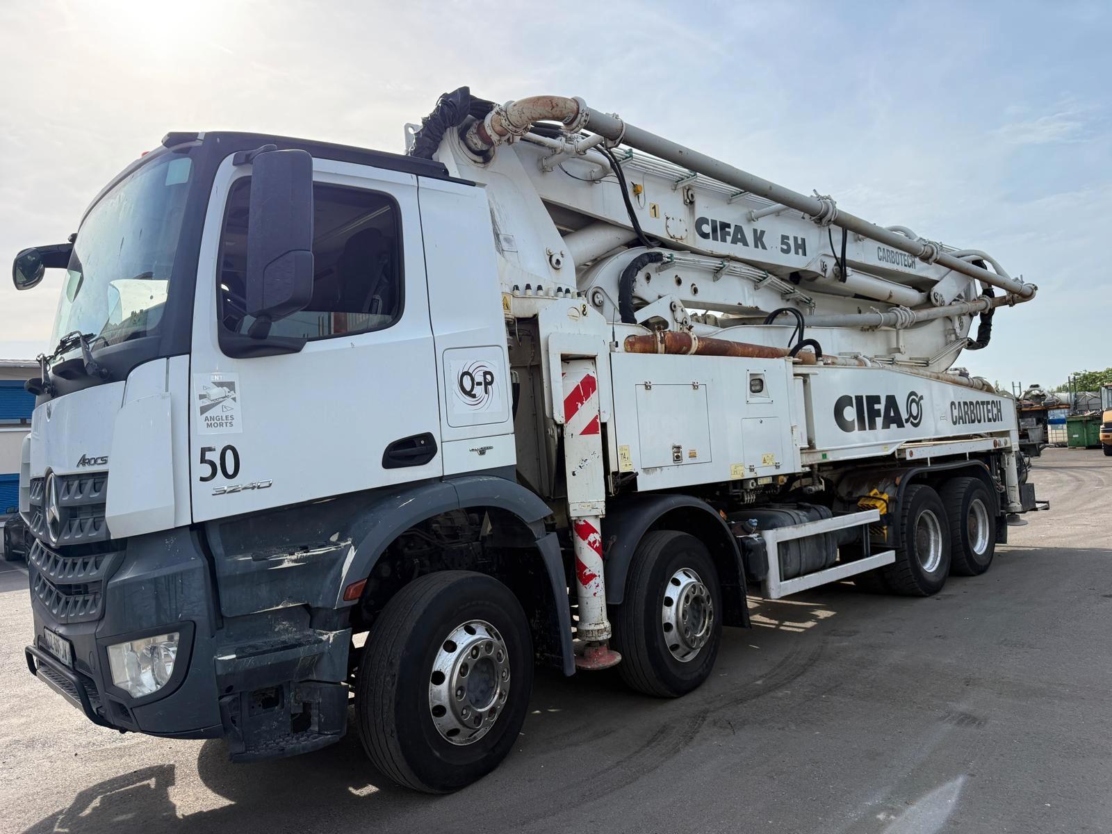 Mercedes-Benz Arocs 3240