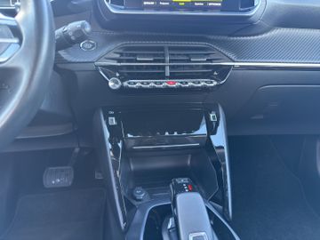 Peugeot 2008 1.2 PureTech 130 Allure AHK+Kam.+KeyLess