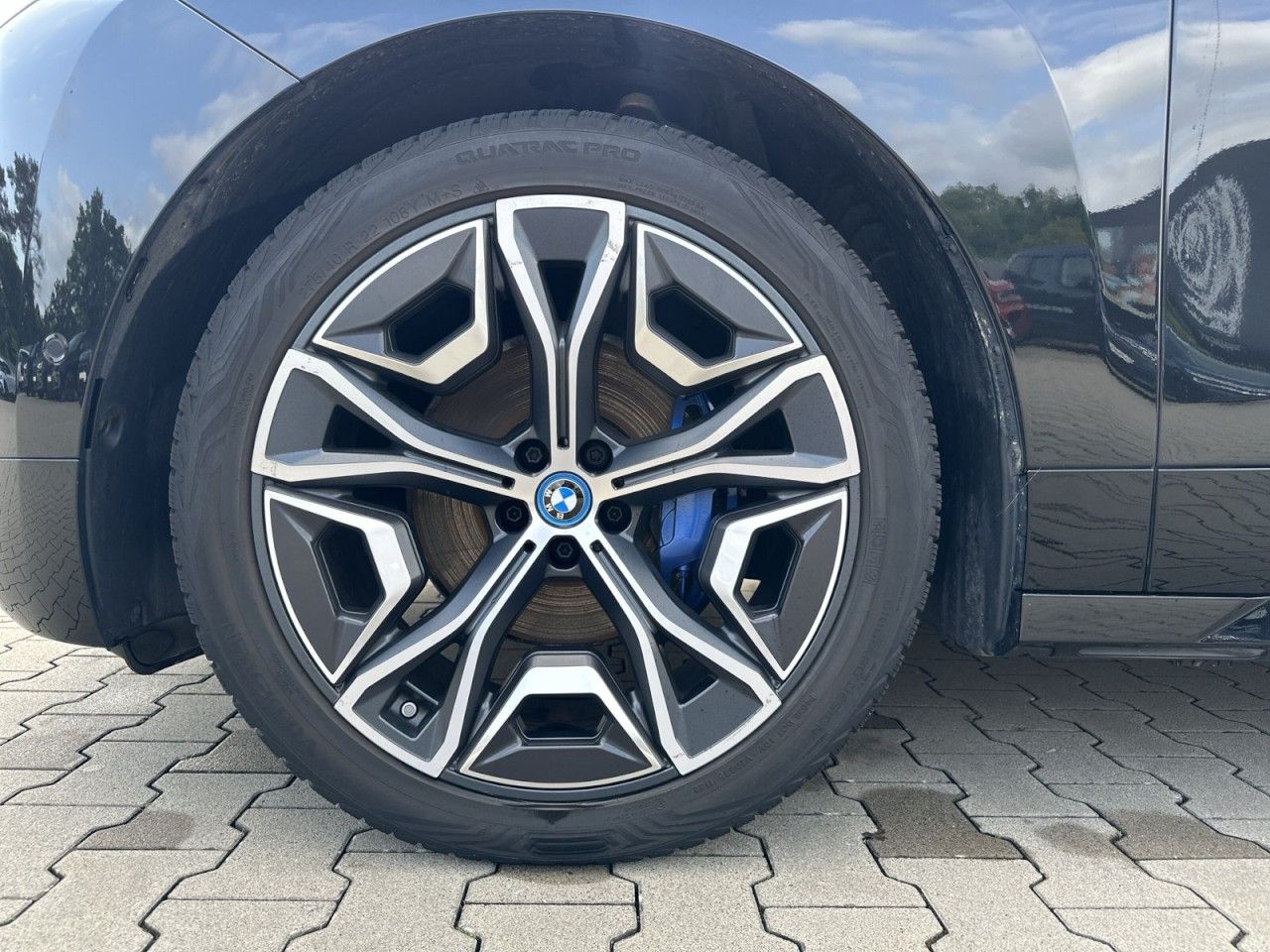 Fahrzeugabbildung BMW iX xDrive 40 xDrive