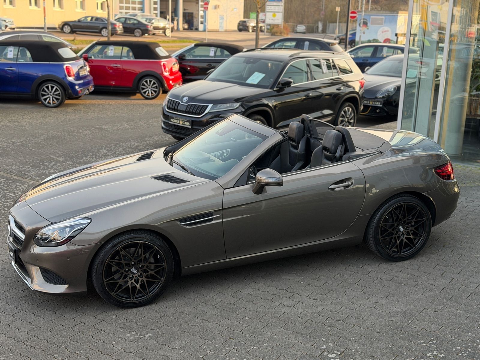 Fahrzeugabbildung Mercedes-Benz SLC 200 LED NAVI ALU