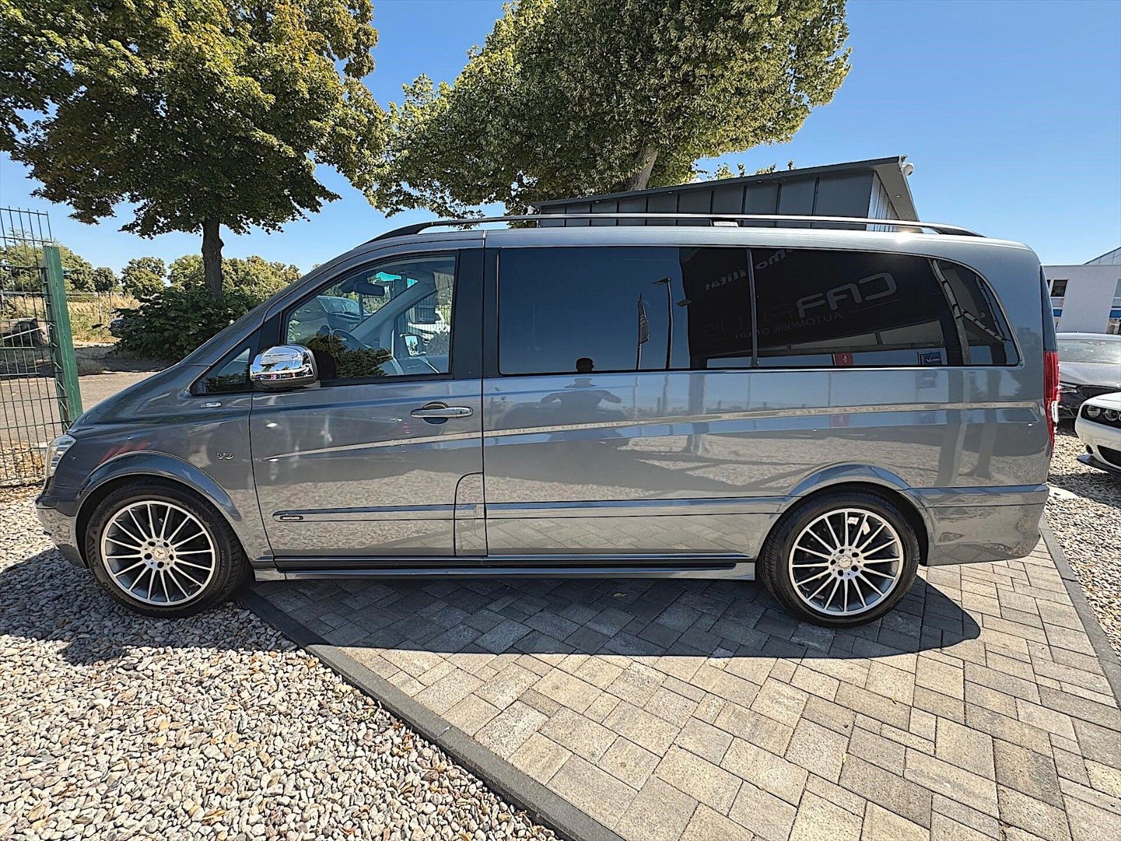 Fahrzeugabbildung Mercedes-Benz Viano 3.0 CDI Avantgarde Edition 125 lang *Pano*