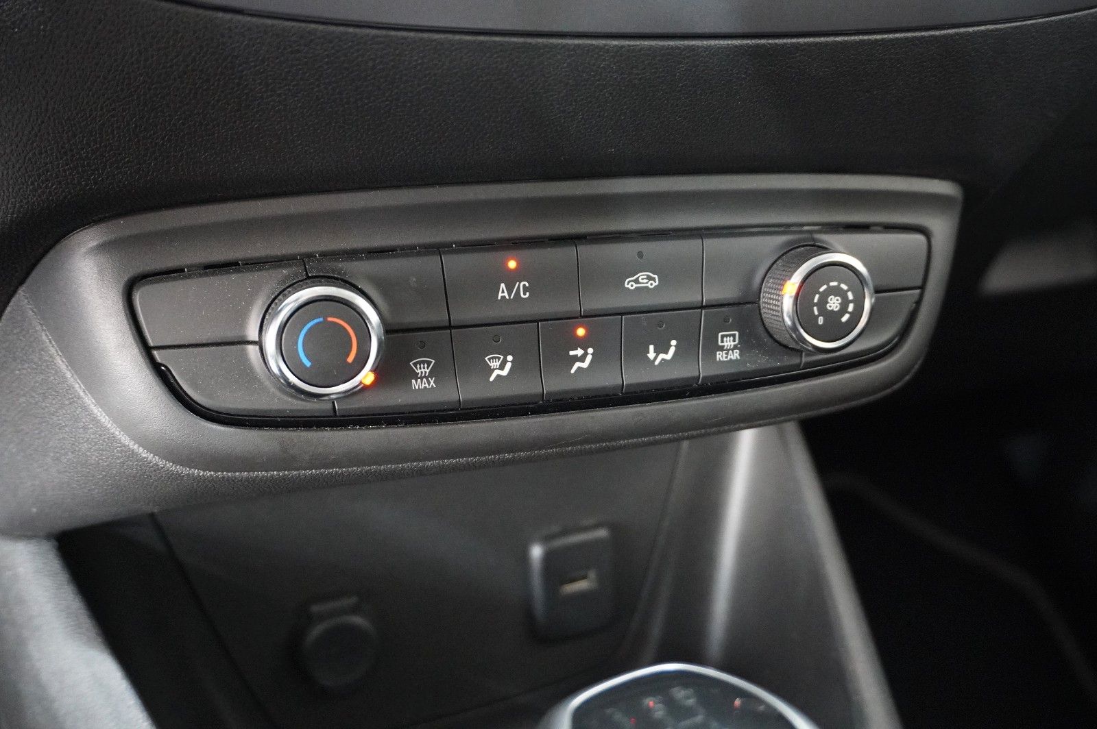 Fahrzeugabbildung Opel Crossland (X) 1.2 EDITION NAVI/LED/TEMP./DAB+