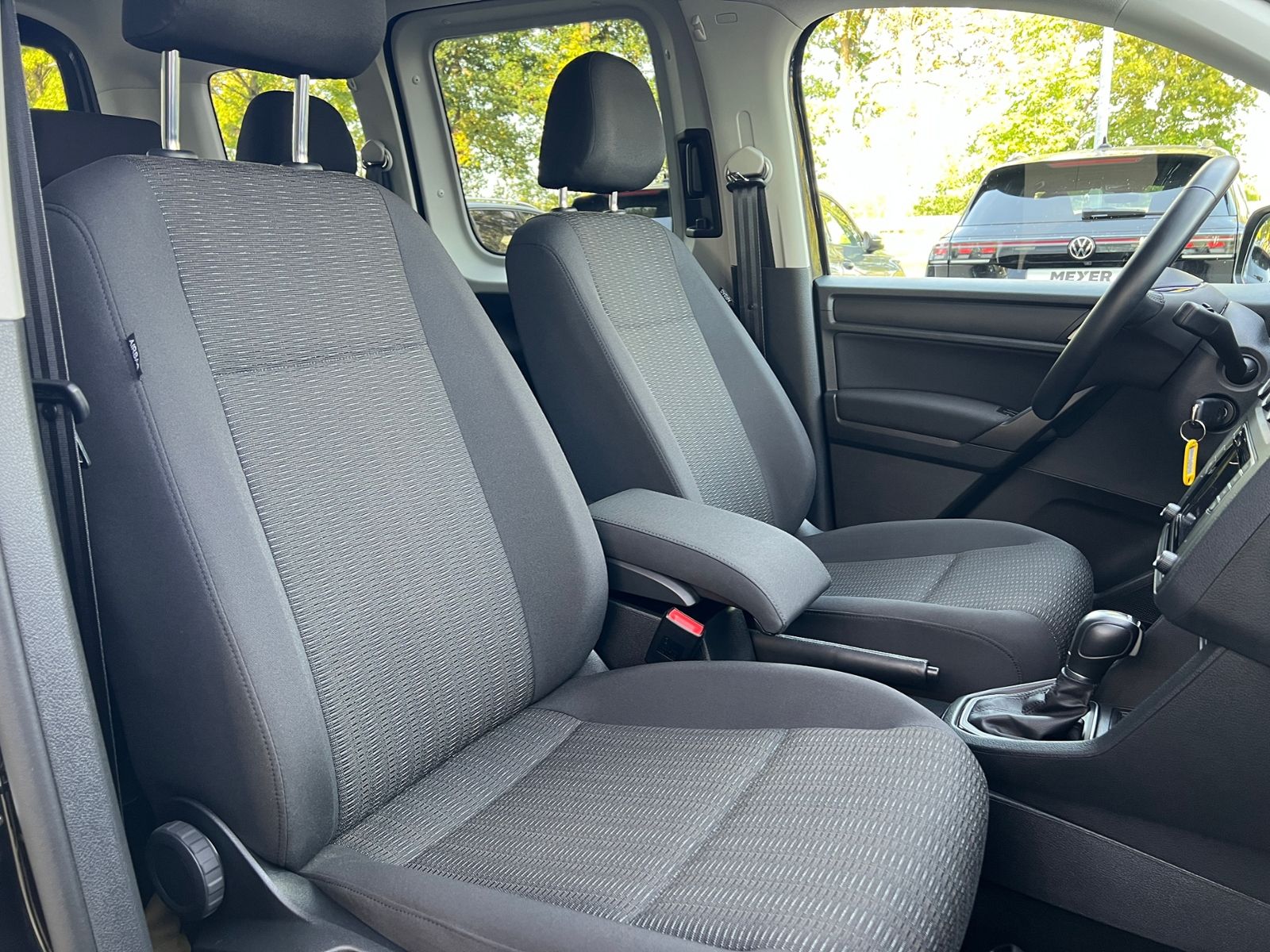 Fahrzeugabbildung Volkswagen Caddy Comfortline 1.4 TSI DSG *Navi, Bi-Xenon, A