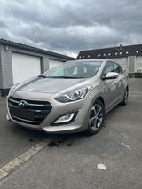 Hyundai i30 blue 1.6 CRDi 100kW Premium DCT Premium - Hyundai i30: Beige