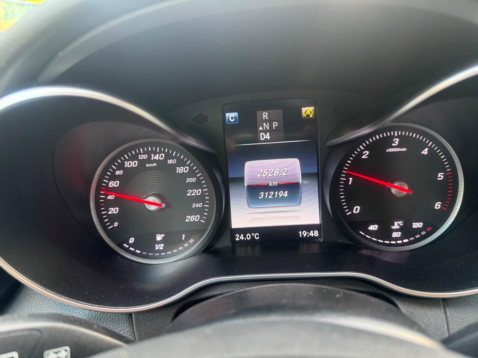 Mercedes-Benz C250 2015 — photo 13