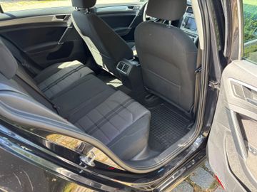 Volkswagen Golf - 8