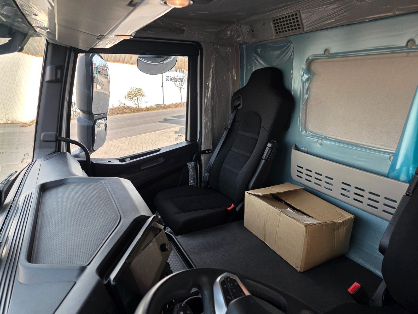 Fahrzeugabbildung Iveco S-Way AD190S40/P LBW Bär 2.000kg Spoiler