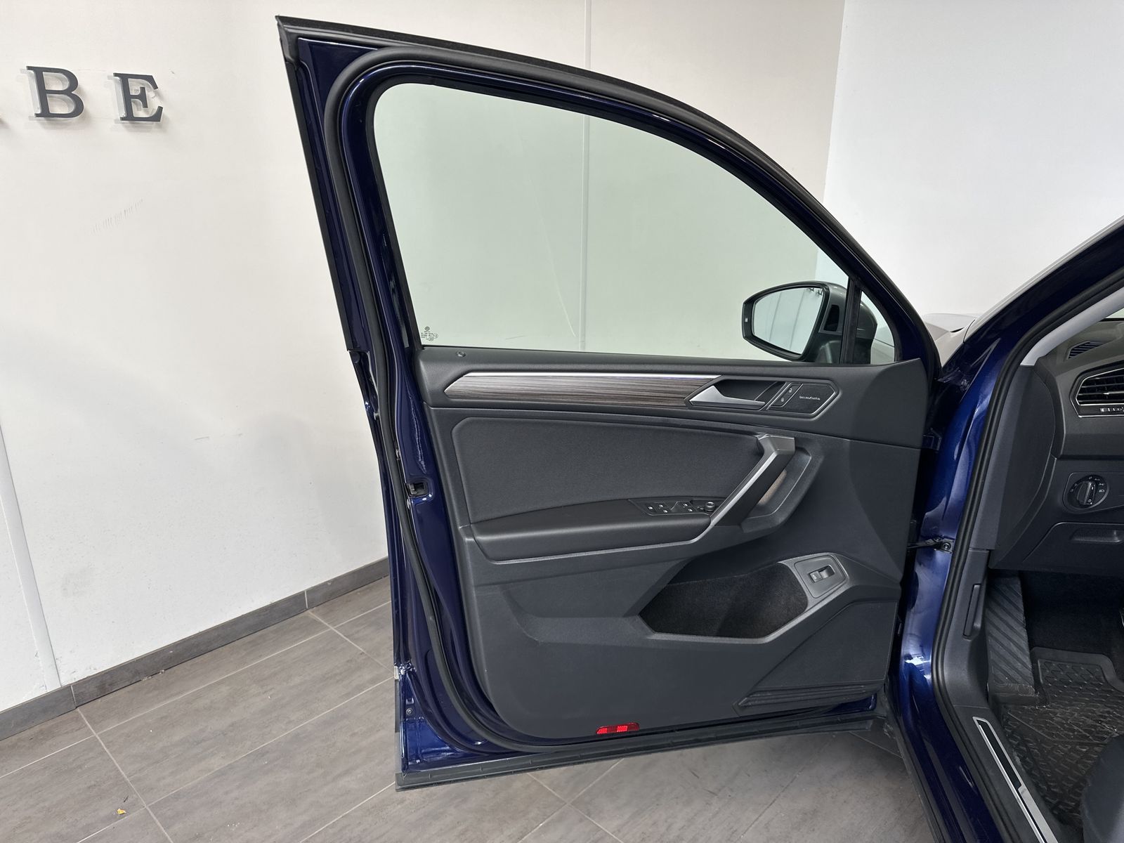 Fahrzeugabbildung Volkswagen Tiguan Allspace 4M Elegance NAV+MATRIX+AHK+PANO