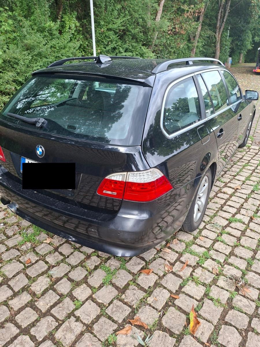 BMW 520 2009 — interior