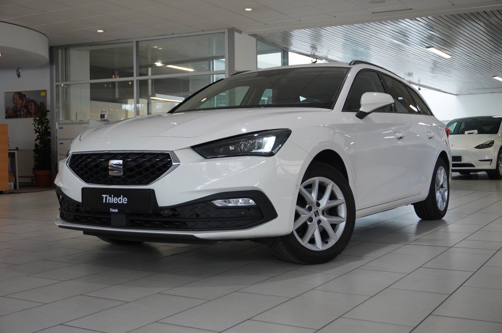 Fahrzeugabbildung SEAT Leon ST 2.0 TDI STYLE NAVI/LED/VIRT/SPORT/SH/DAB