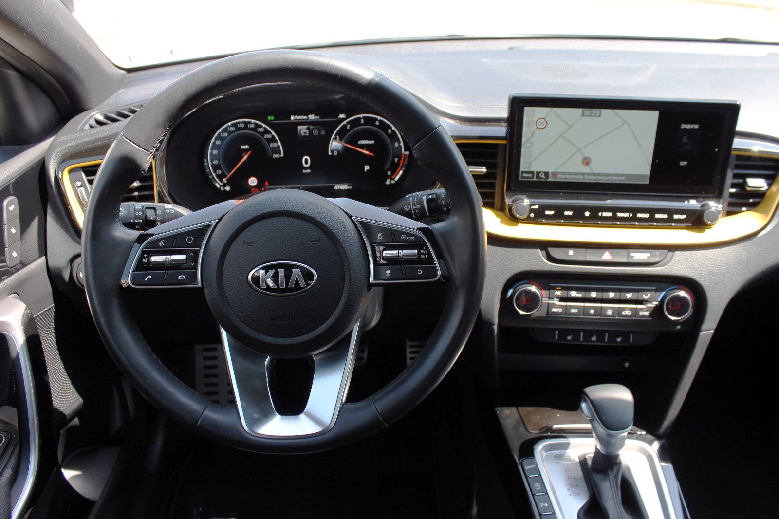 Fahrzeugabbildung Kia XCeed 1.5T-GDI Xdition LED ACC KAM PANO SHZ NAV