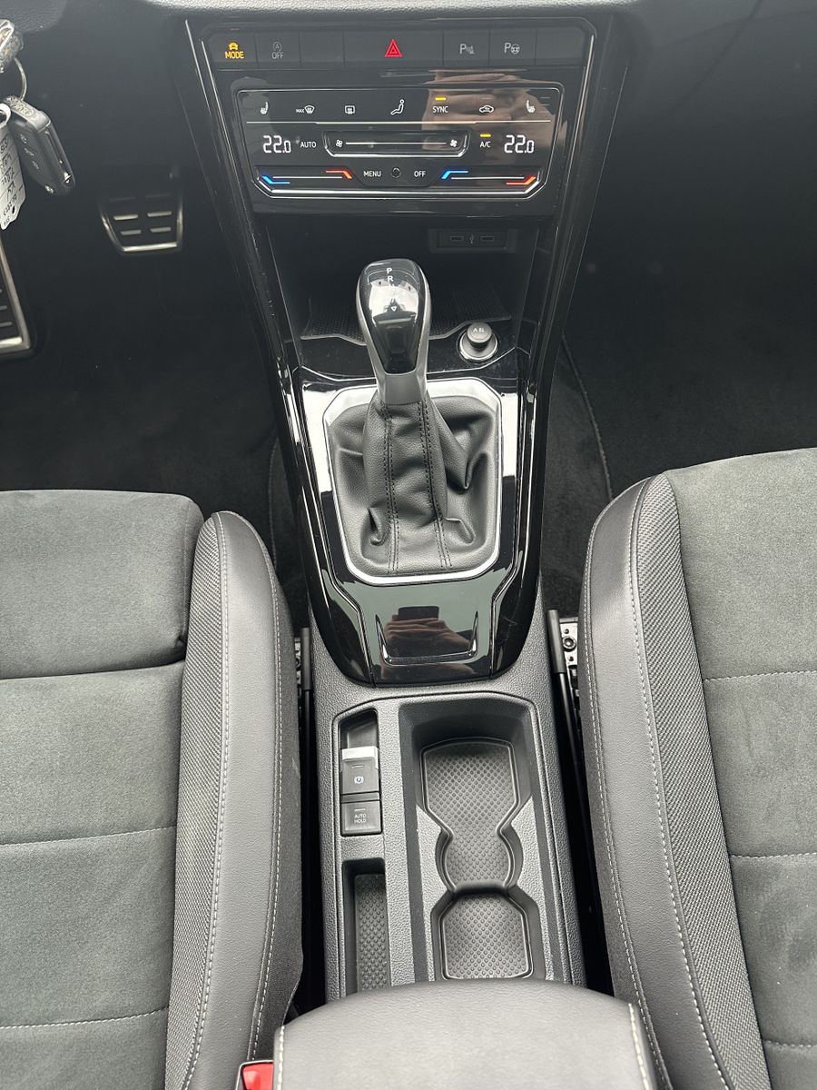 Fahrzeugabbildung Volkswagen T-Roc 2.0 TDI DSG R-Line NAV+MATRIX+PANO+ACC+SHZ