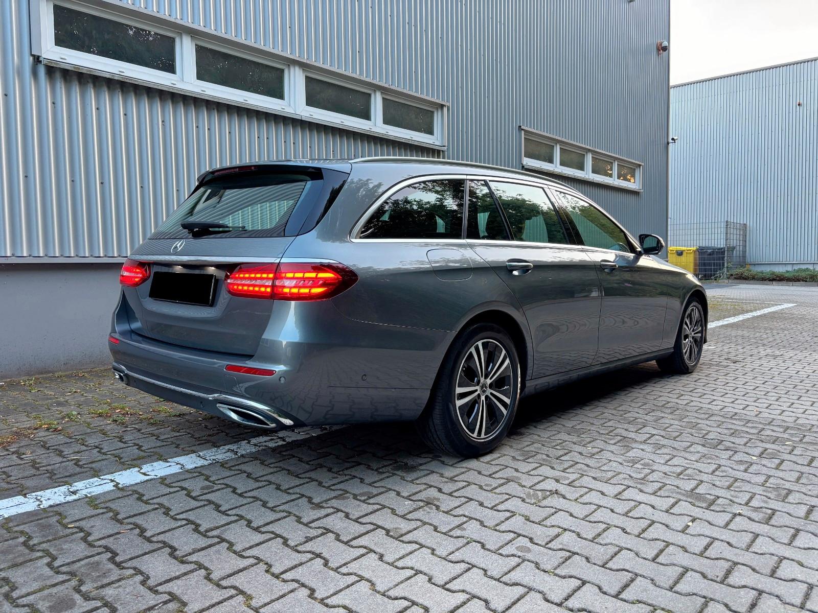 Mercedes-Benz E 220 d 4MATIC T Aut.  AHK MBUX P.ASS LED 360°