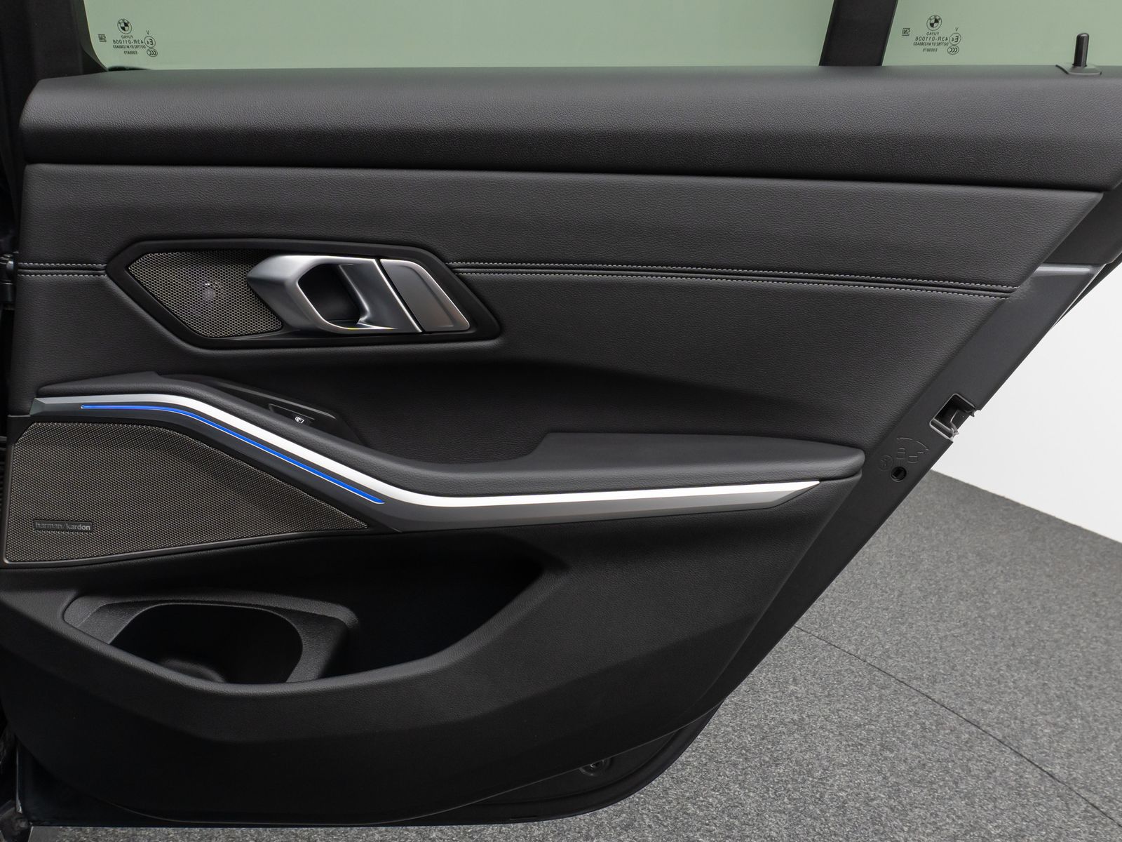 Fahrzeugabbildung BMW 330d xD Sport Line Kamera Lenkrhzg HUD DAB H/K