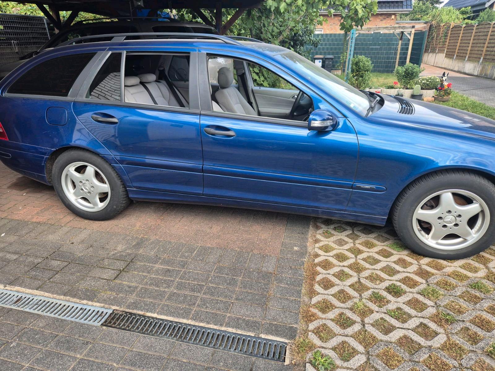 Mercedes-Benz C180 2004 — rear view