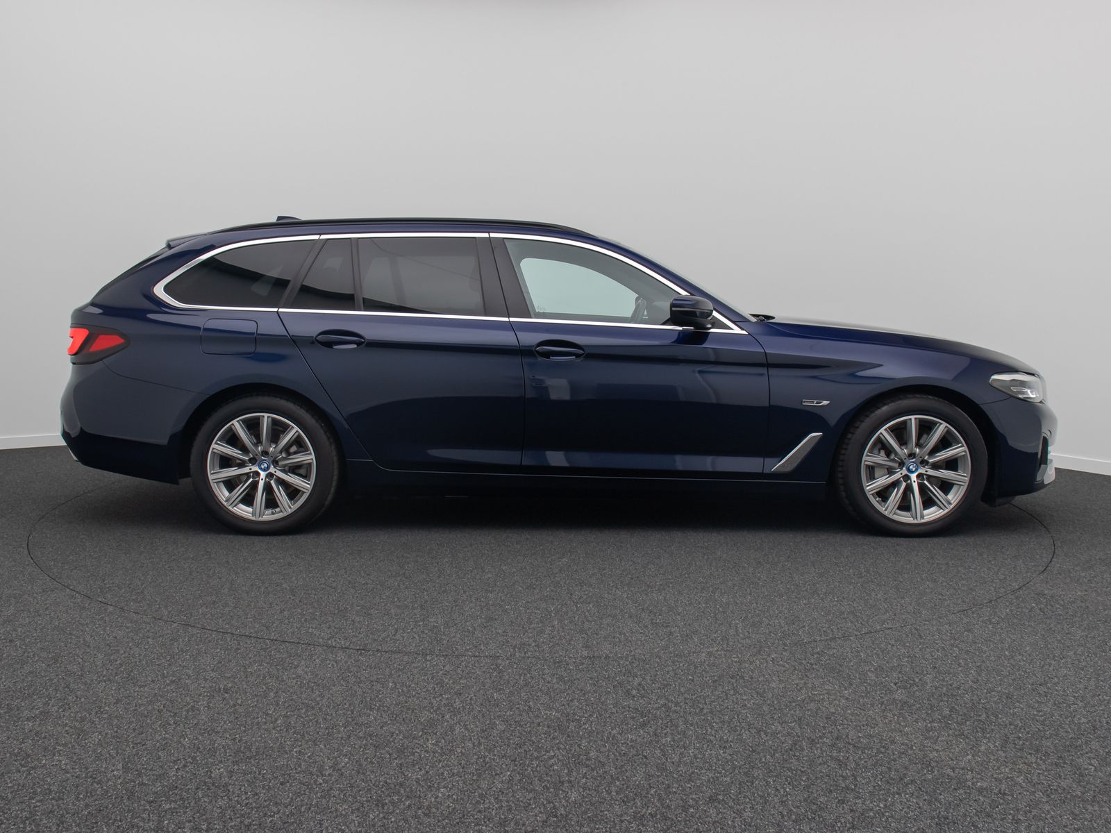 Fahrzeugabbildung BMW 520e Alarm AHK DAB HiFi Individual Leder 18Zoll