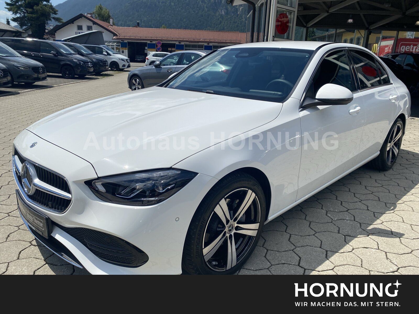 MERCEDES-BENZ C180 AVANTGARDE KAMERA LED SPHA CARPLAY ZENTRAL