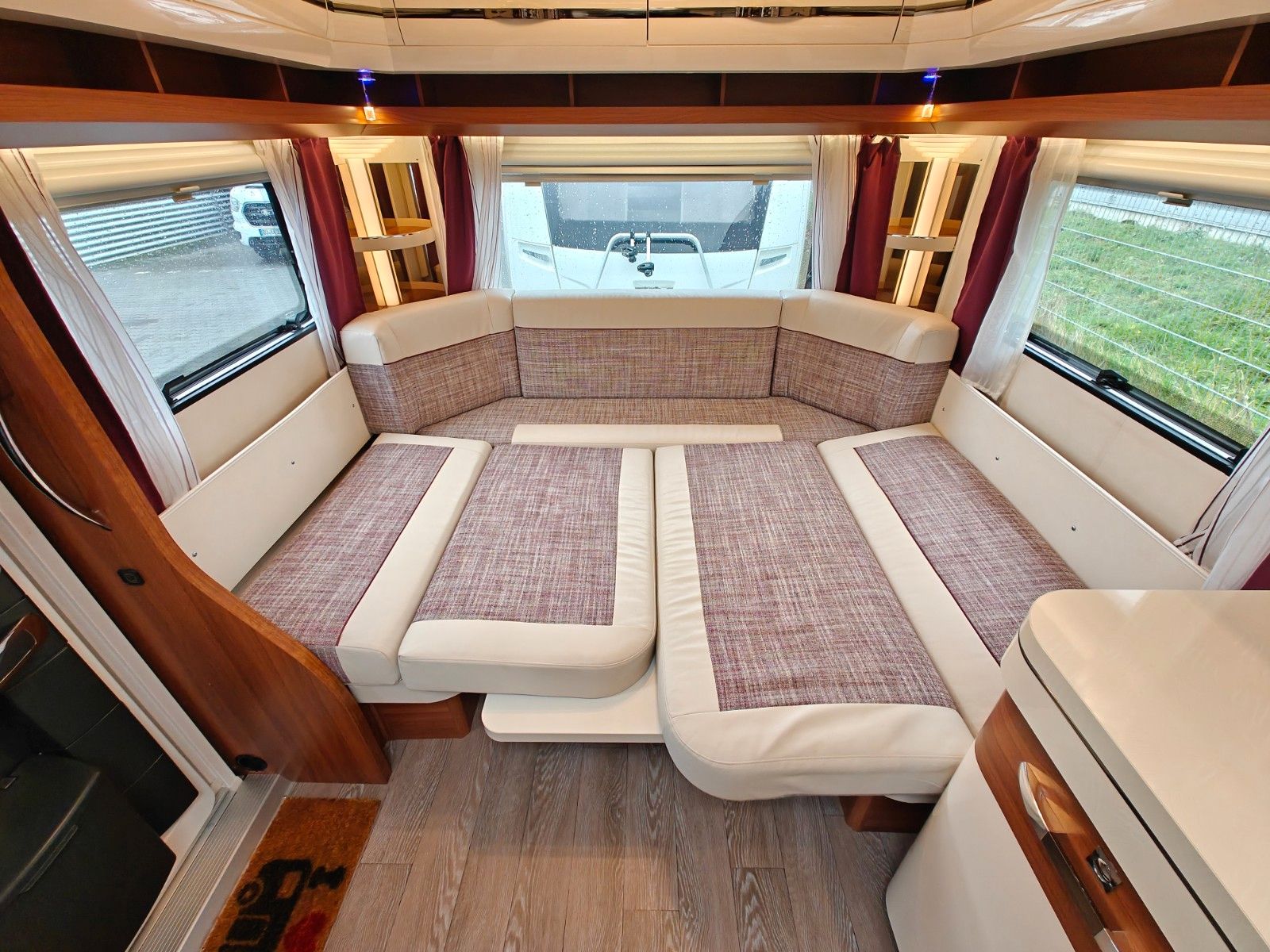 Fahrzeugabbildung Hobby Excellent 540 UFe - Fahrradträger, TV, 1.750kg -