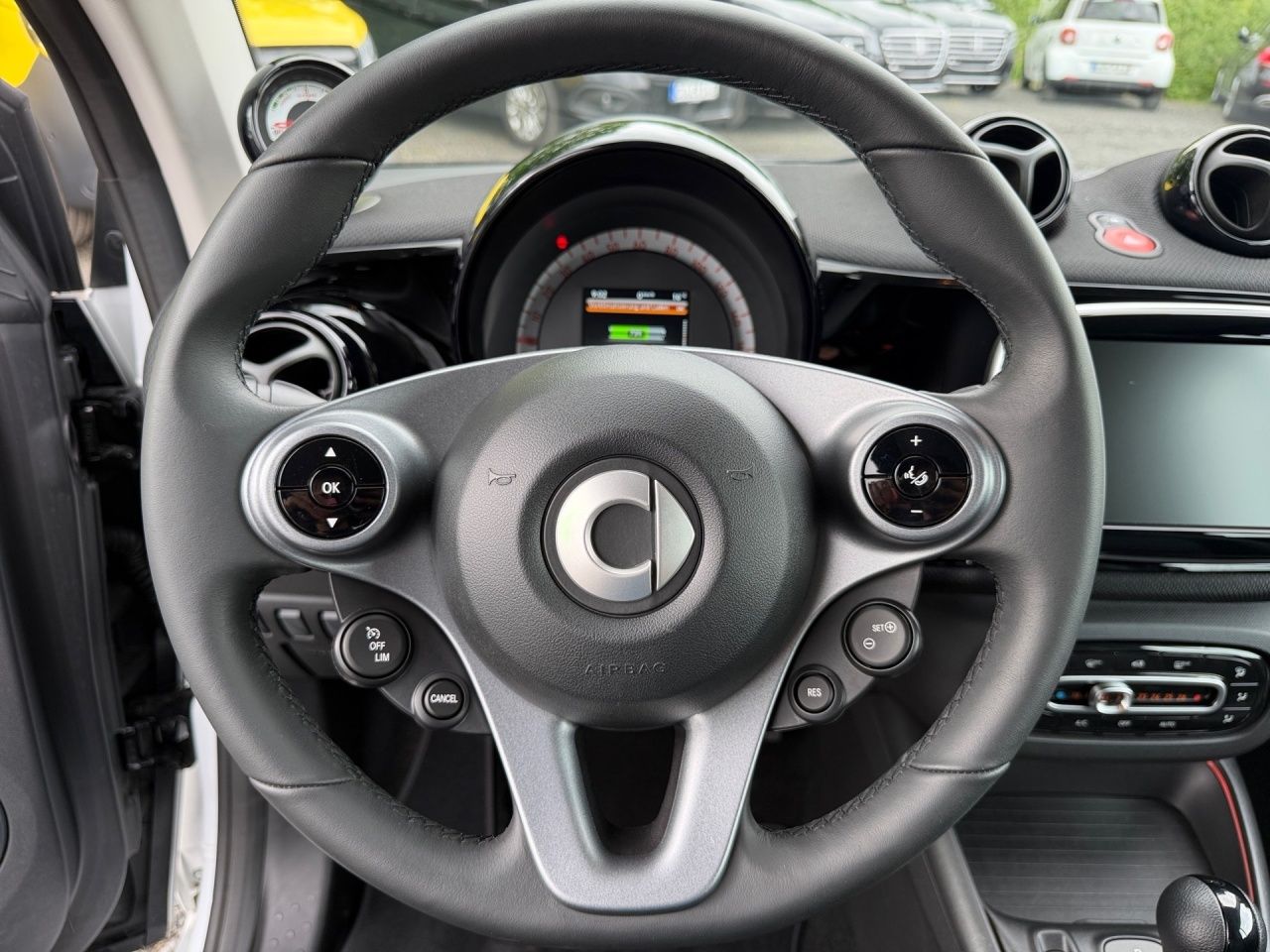 Fahrzeugabbildung Smart smart EQ fortwo cabrio AUT Kam. KlimaA LM Leder