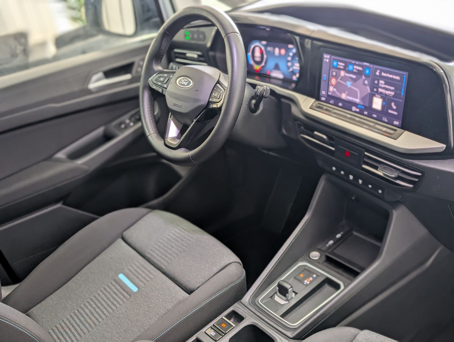 Fahrzeugabbildung Ford Tourneo Connect L2 Active 7-SI Bi-LED PANO AHK C