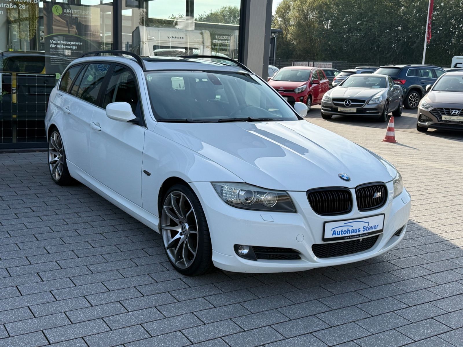 Fahrzeugabbildung BMW 325 i Touring PANO KLIMAAUTO XENON WINTERRÄDER
