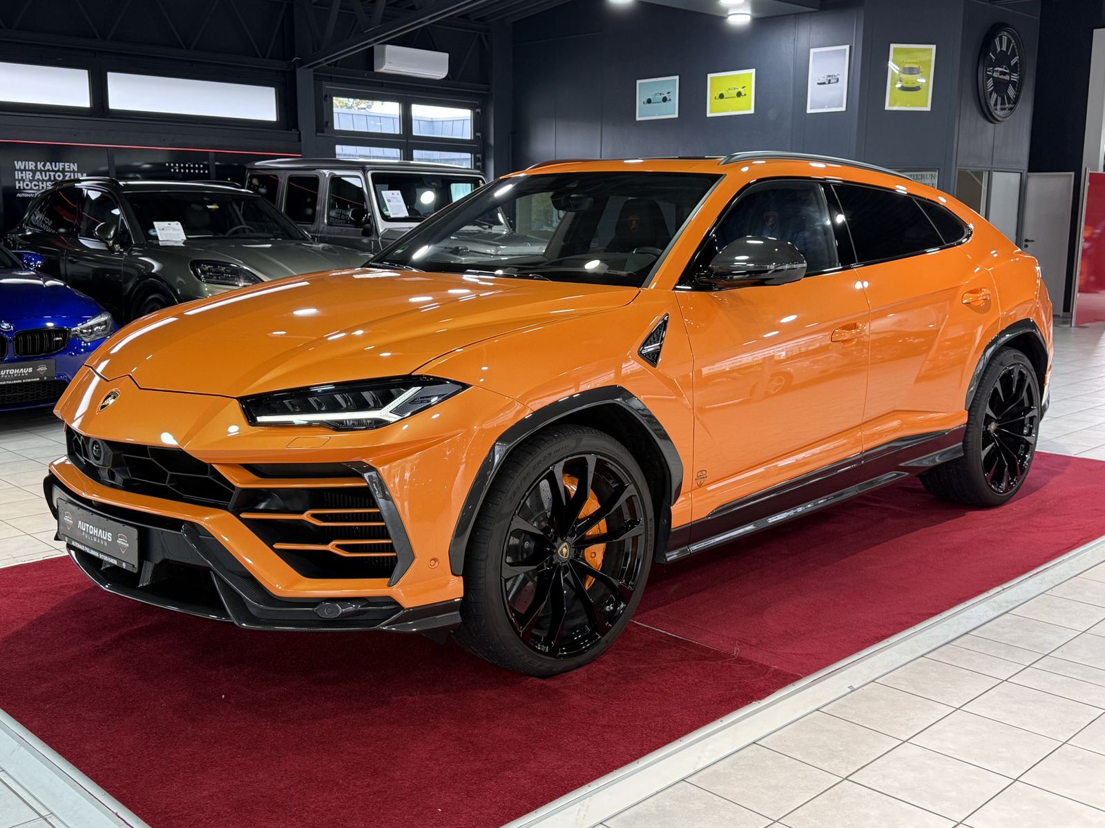 LAMBORGHINI Urus
