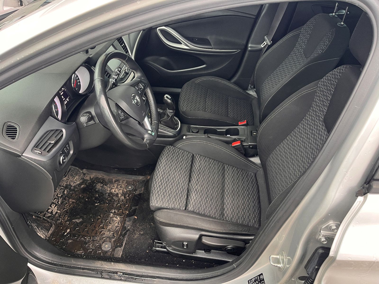 Fahrzeugabbildung Opel Astra K Sports Tourer Business Seitenschaden