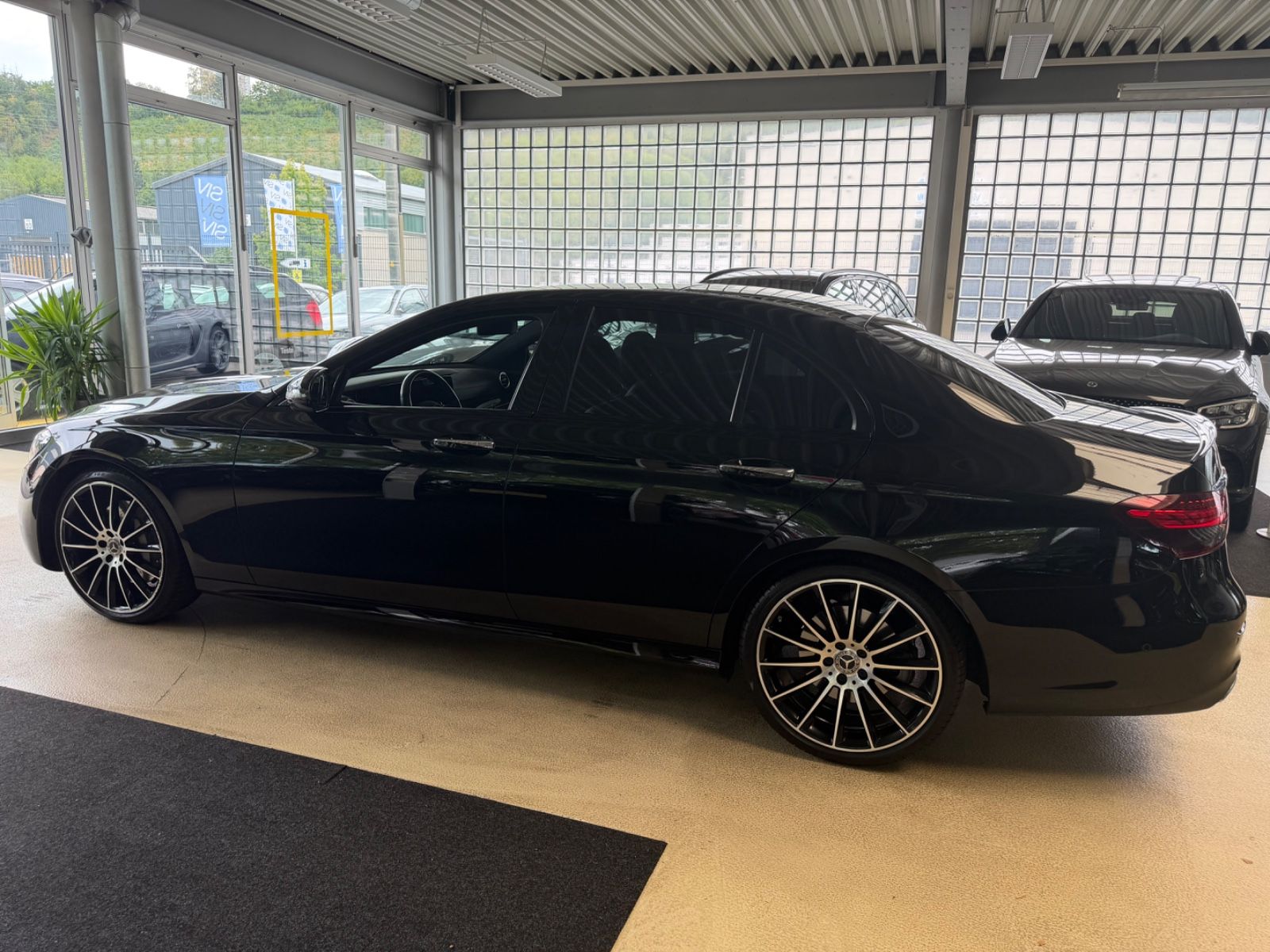 Fahrzeugabbildung Mercedes-Benz E 400 4Matic*AMG-Line*Burmester